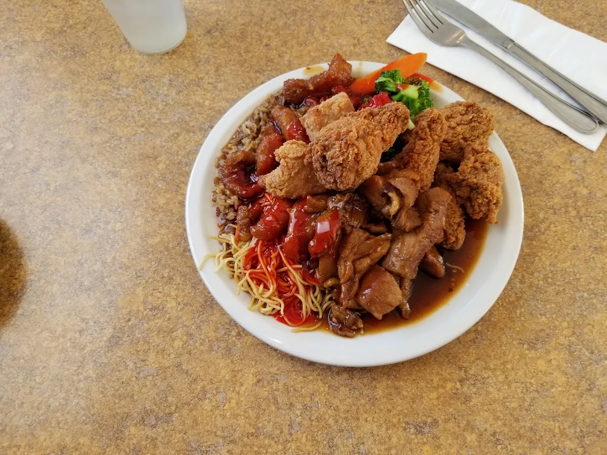Highlights, Great Wall Chinese Restaurant