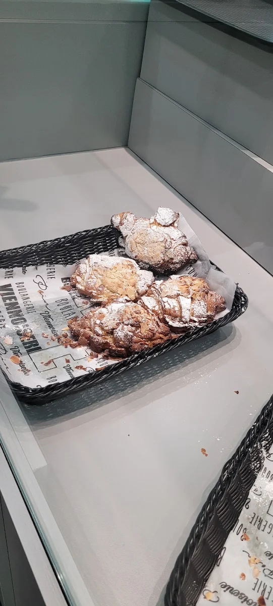 Croissants Aux Amandes
