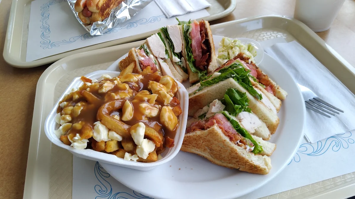 Club Sandwich & Poutine