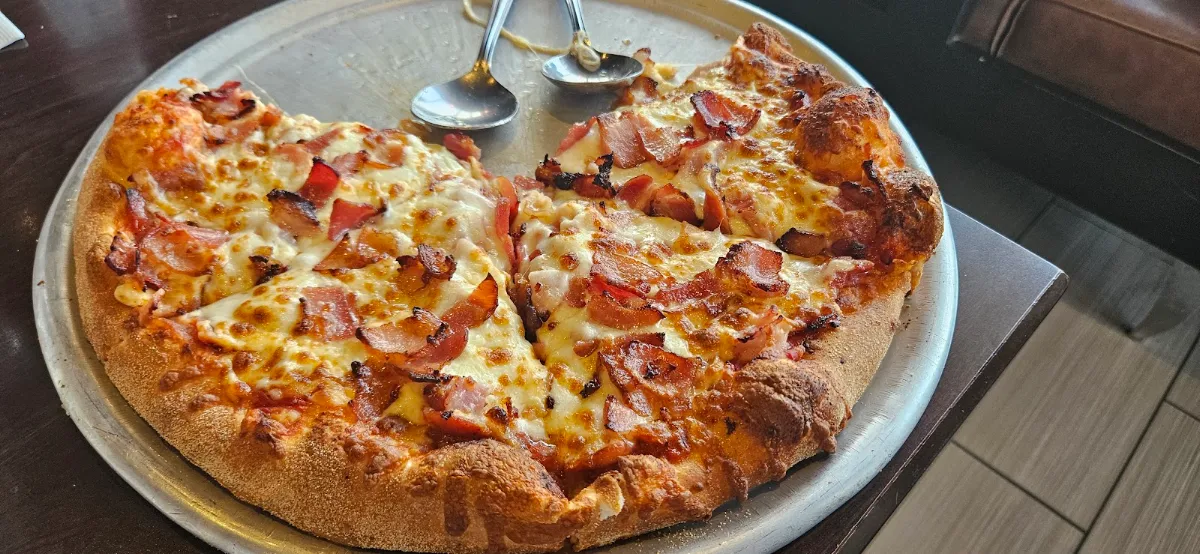Quebecoise Pizza, Château D'Or