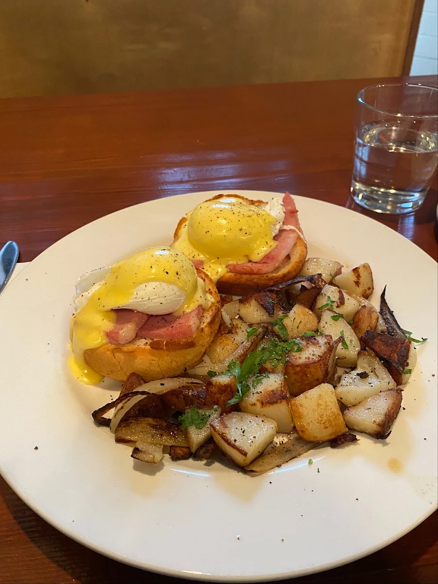 Classic Eggs Benny
