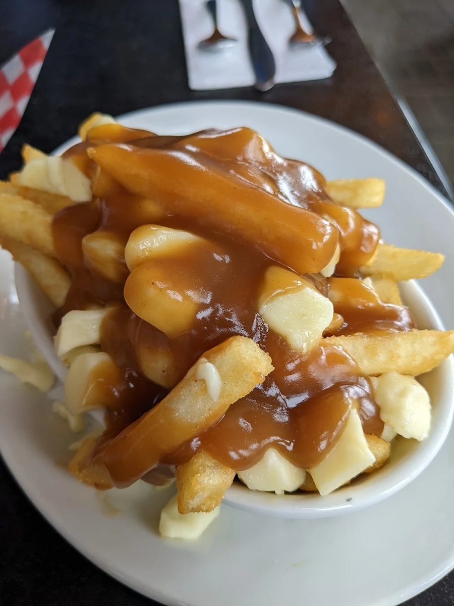 Poutines, Cafe Des Halles Enr