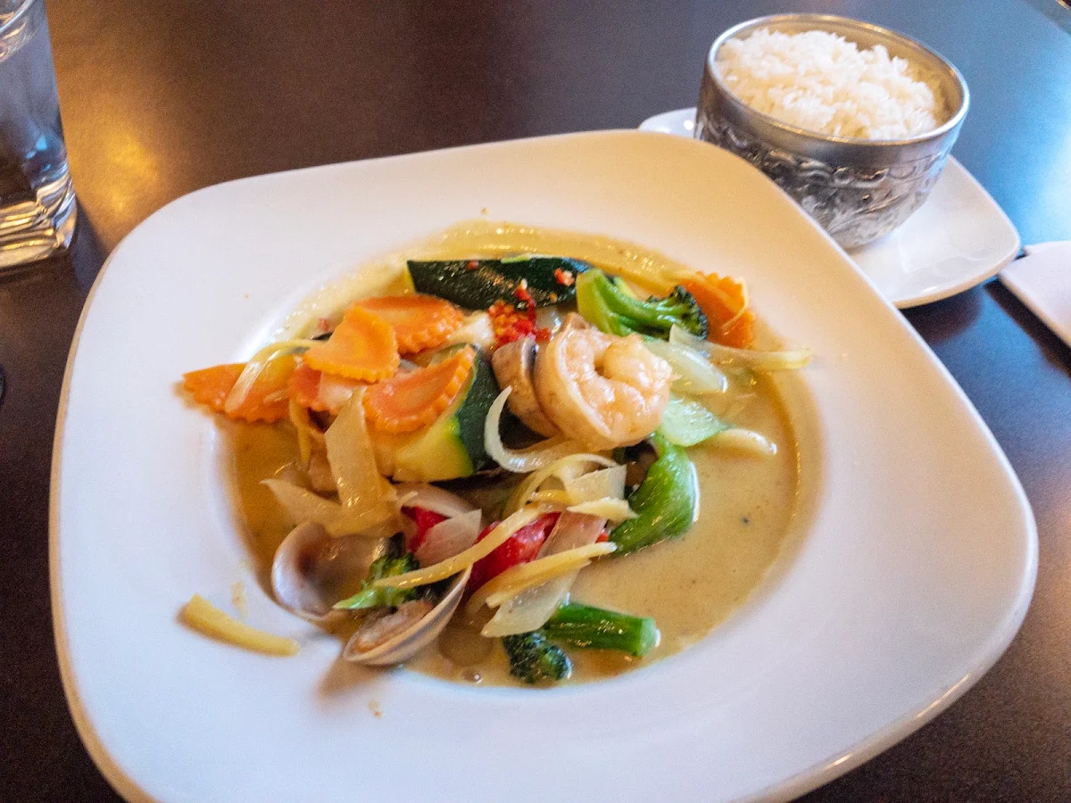 Seafood and Green Curry
