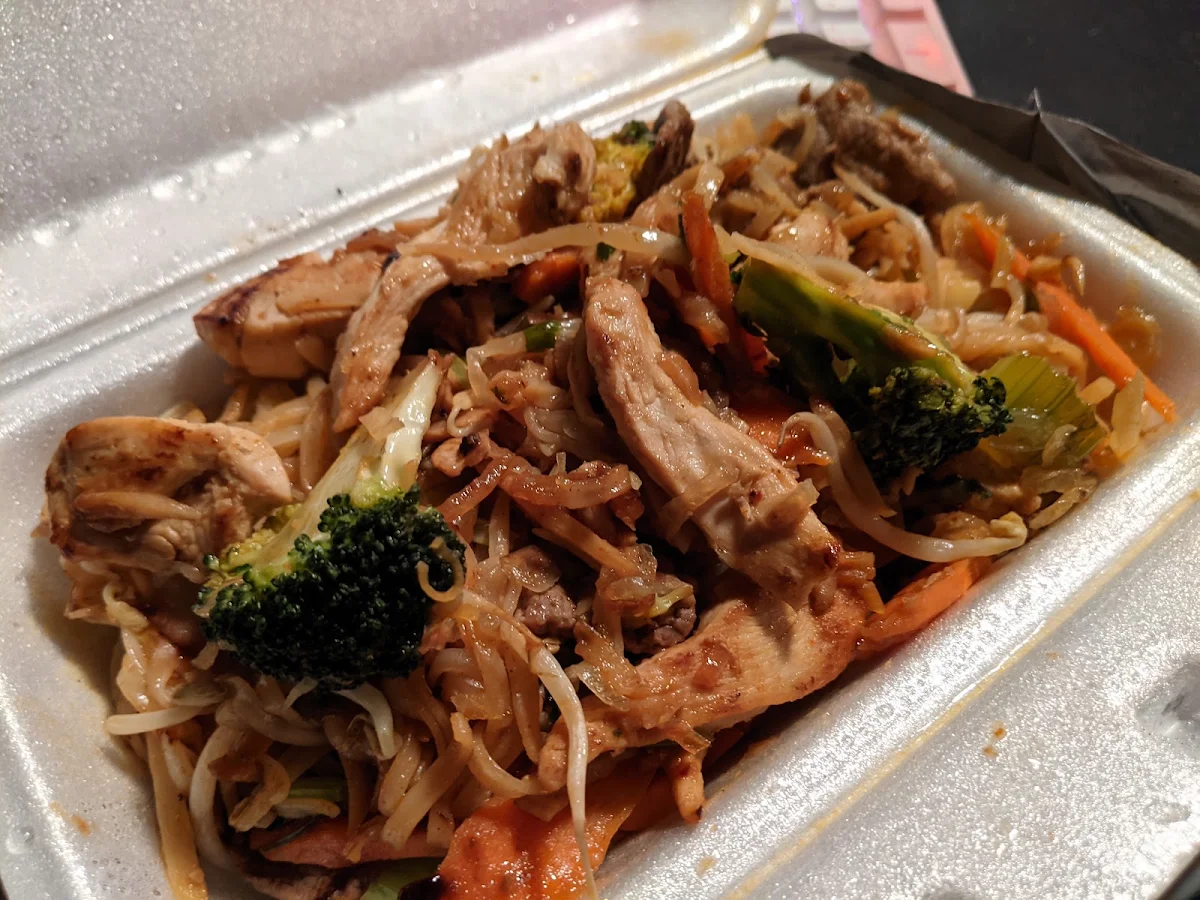 Pad Thai with Chicken and Beef