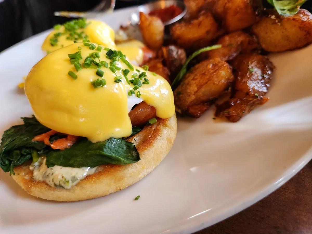 Salmon Benedict