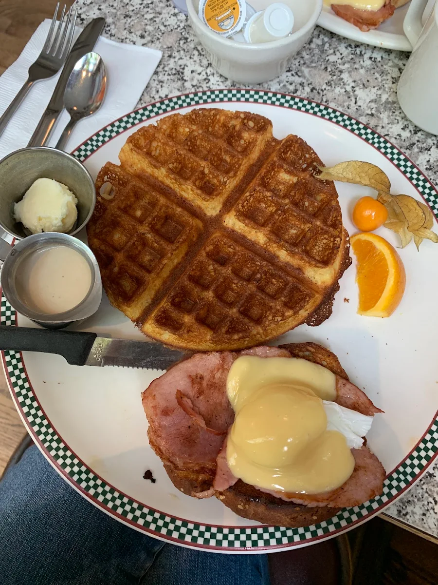 Eggie Eggs Benedict