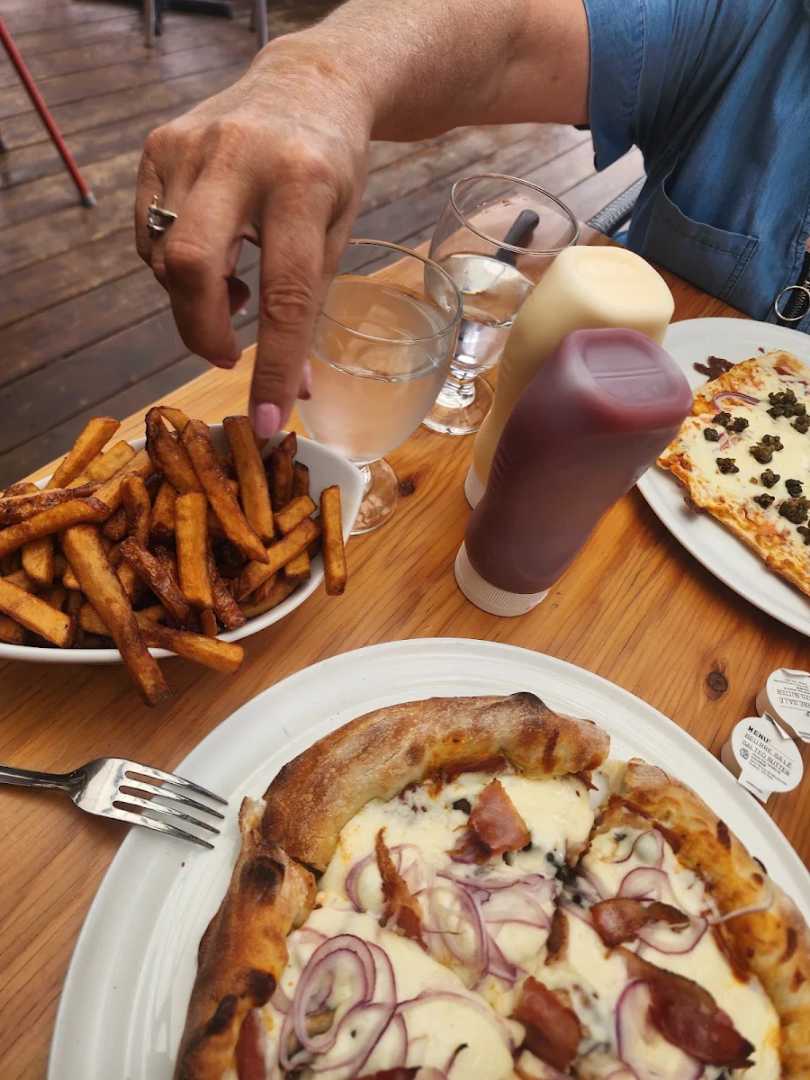 Frite, Le Sainte-Emmélie resto-pub