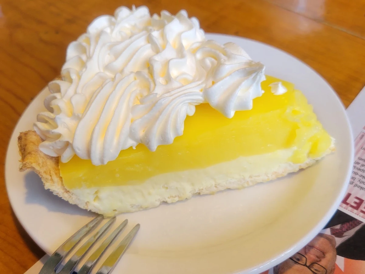 Lemon Cheesecake Slice
