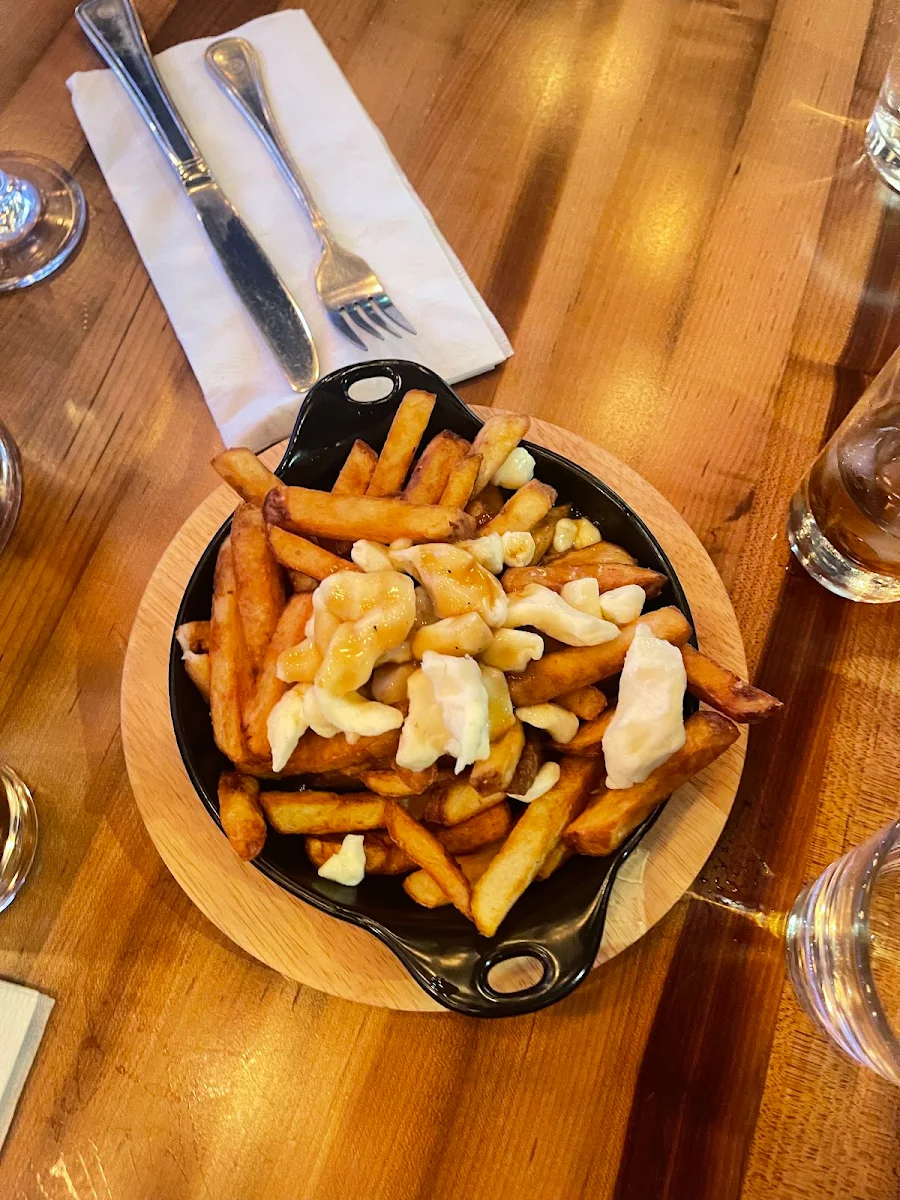 Poutine, La Cage