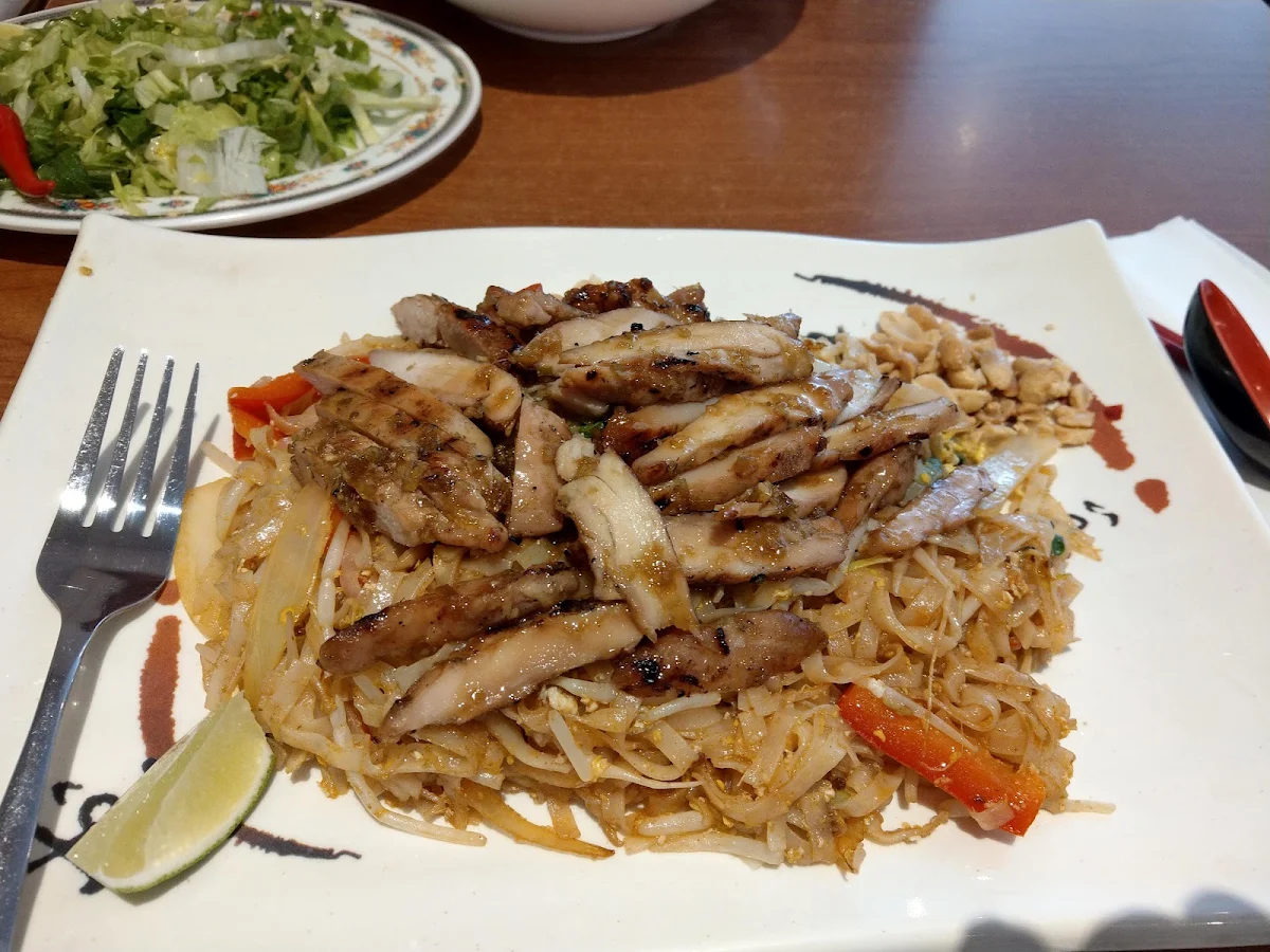 Pad Thai Tom, Pho Ngoc Tuan