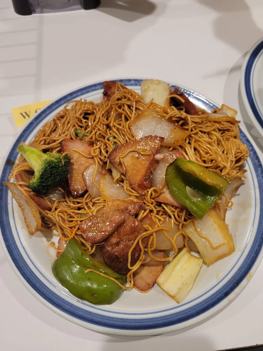 Lo-Mein Noodle with BBQ Pork