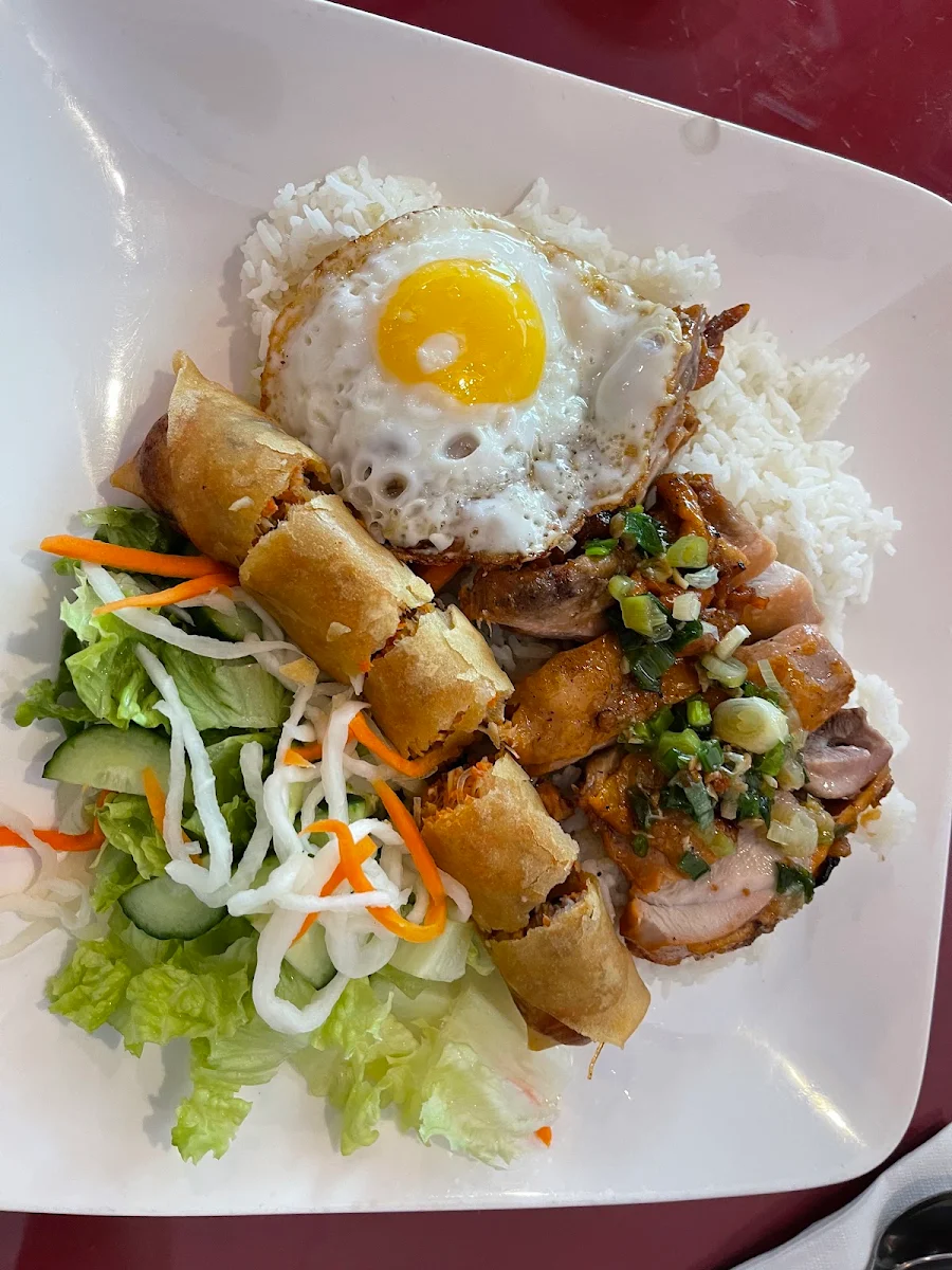 Lemon Grass Chicken with Spring Roll
