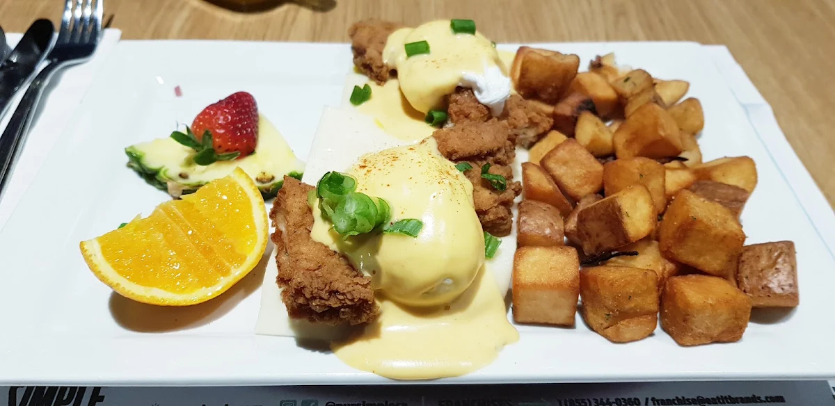 Fried Chicken Benedict Bénédictines Poulet Frit