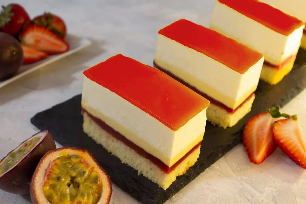 Gâteau Fraise Et Fruits de la Passion Strawberry Passion Fruit Cake