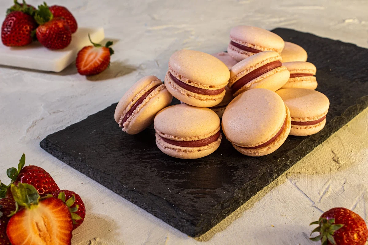 Macarons À la Fraise 5 Strawberry Macarons