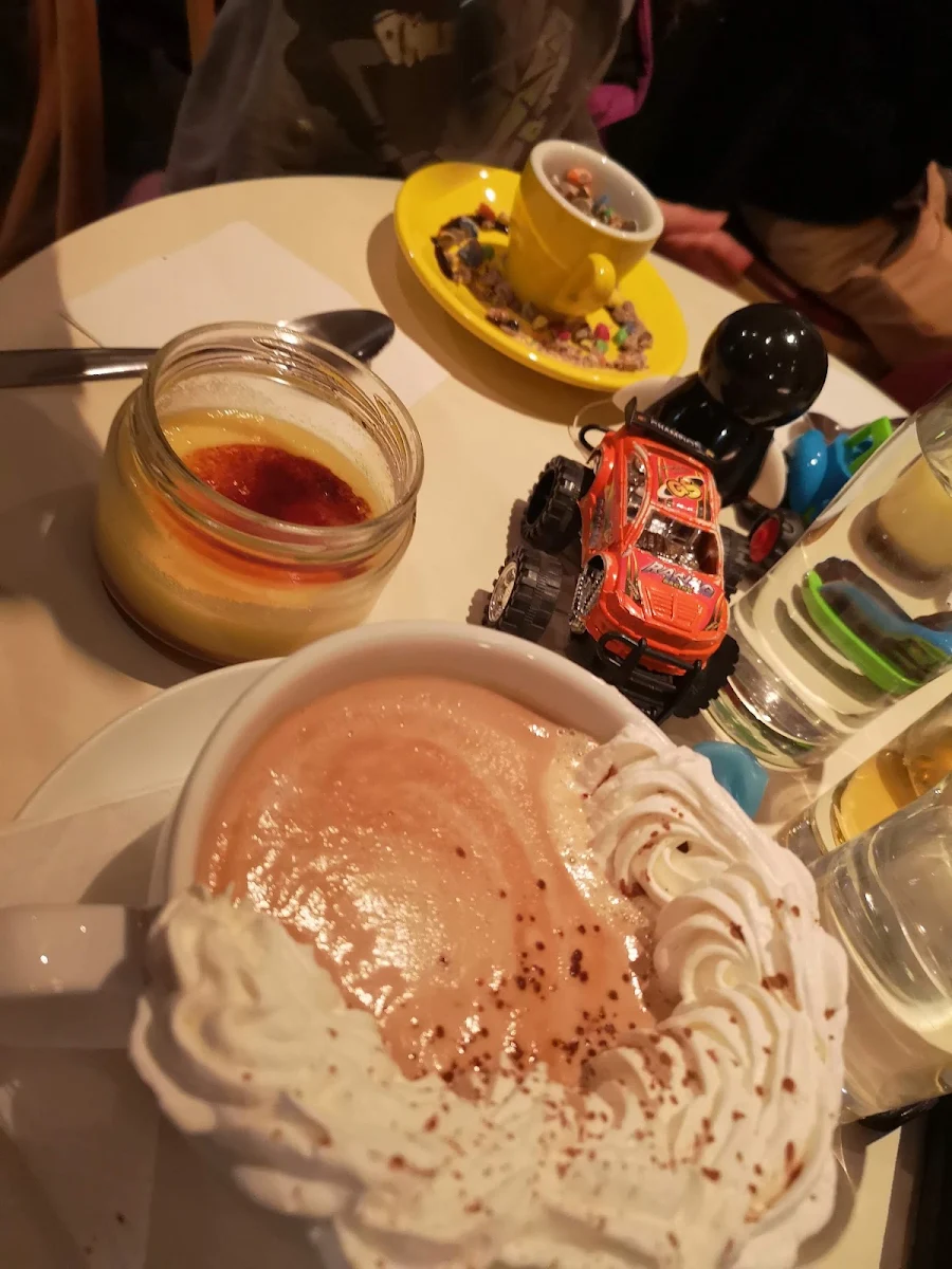 Crème Brûlée Et Bol Café Mochaccino
