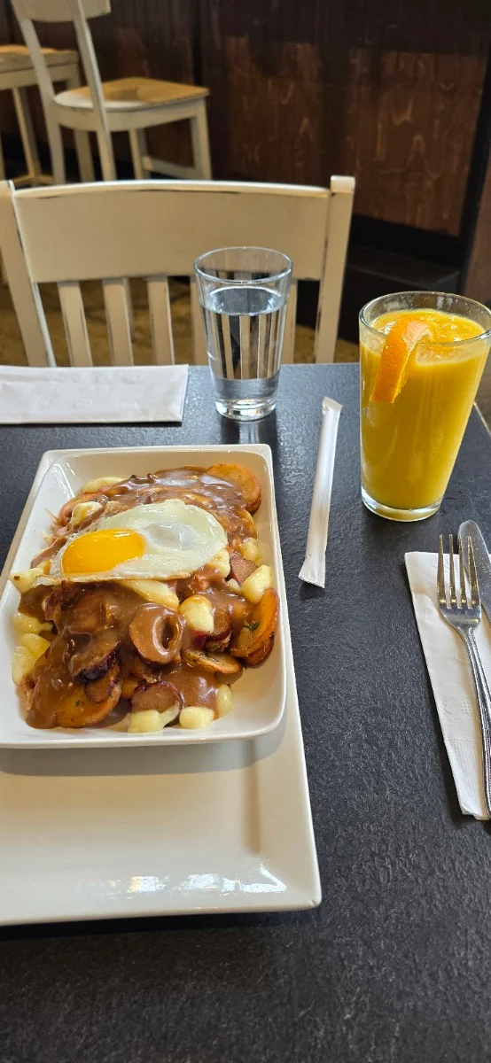 Breakfast Poutine