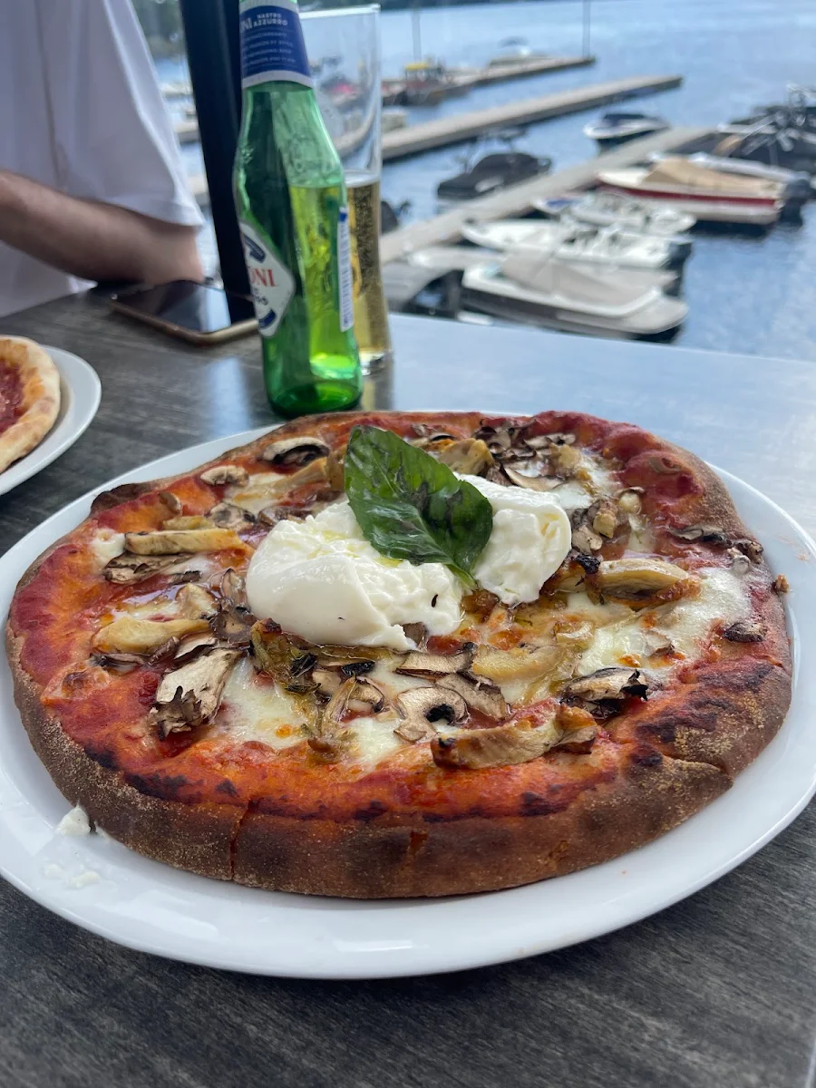 Gluten-Free Mushroom Pizza