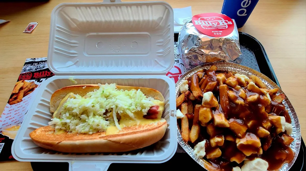 2 Hot Dog Petite Poutine 2 Hot Dogs Small Poutine
