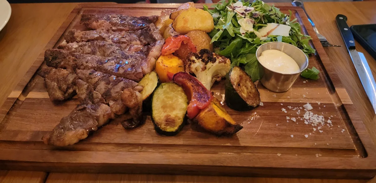 Rib Eye Steak and Vegetable Salad