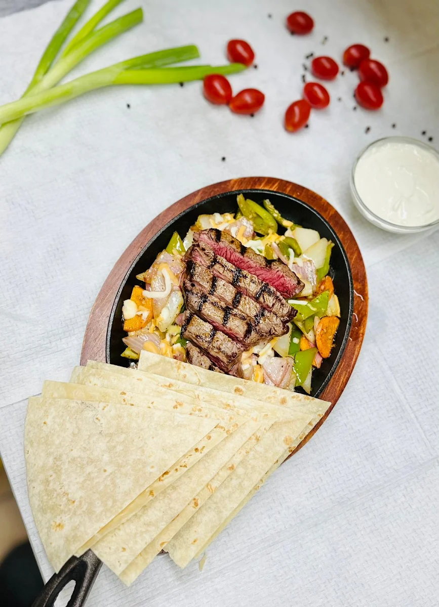 Highlights, Lacombe Bar and Steakhouse