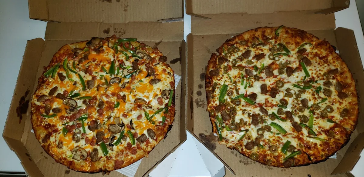 Beef Bacon Green Peppers Mushrooms Extra Cheese Cheddar Pan Pizza