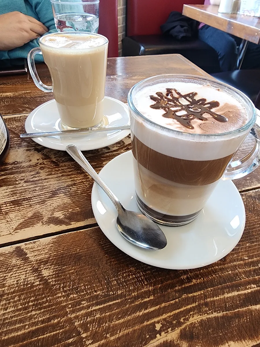 Mocha Coffee and Chai Latte