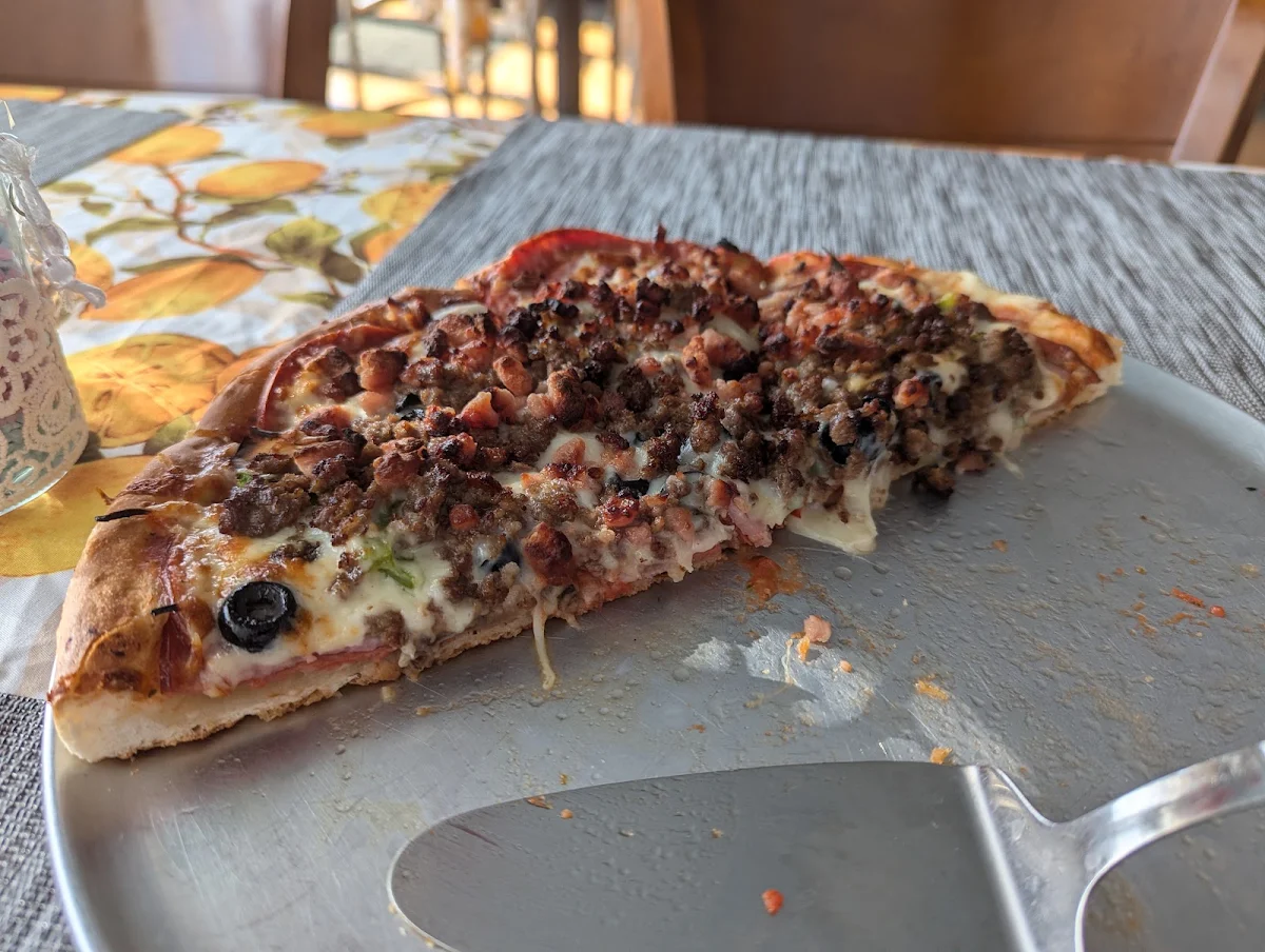 Deluxe Pizza