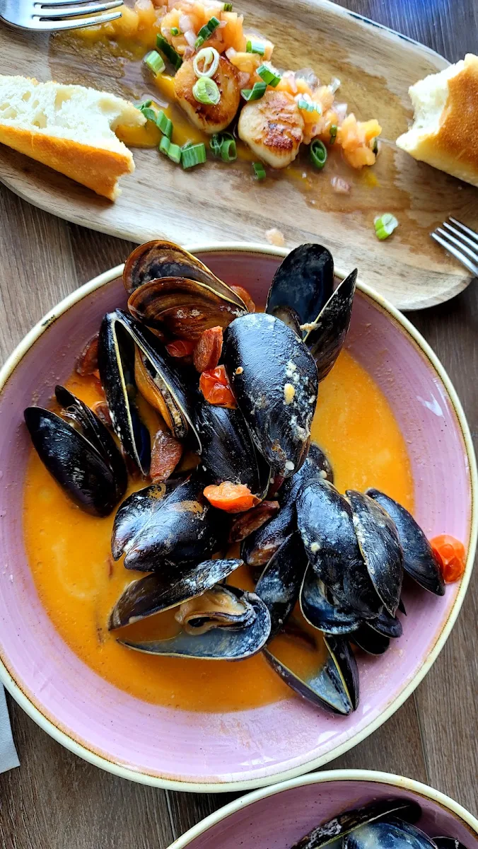 Mussels with Nova Scotia Wine & Scallops with Mango Chutney