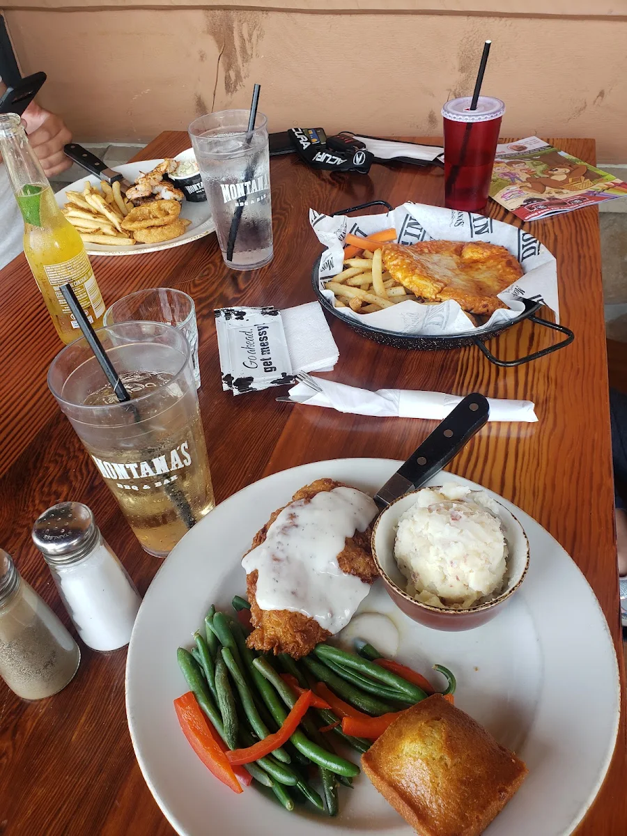 Fried Chicken nd Mashed Potatoes with Gravy