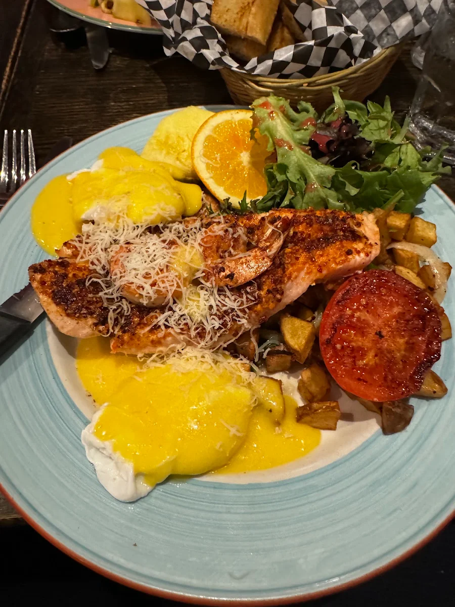Salmon Benedict