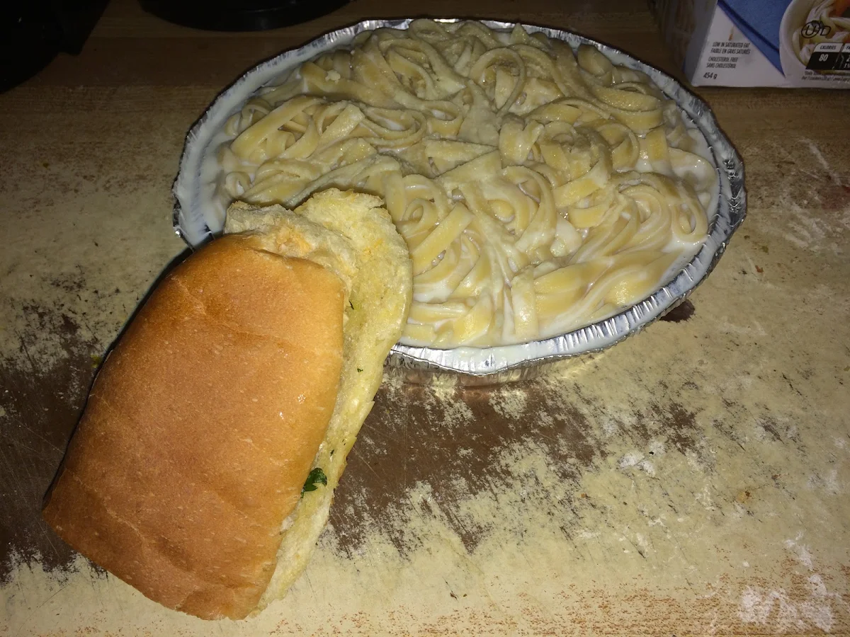 Fettuccine Alfredo& Garlic Bread