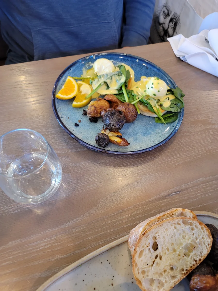 Classic Eggs Benedict with Spinach Substitute for Ham