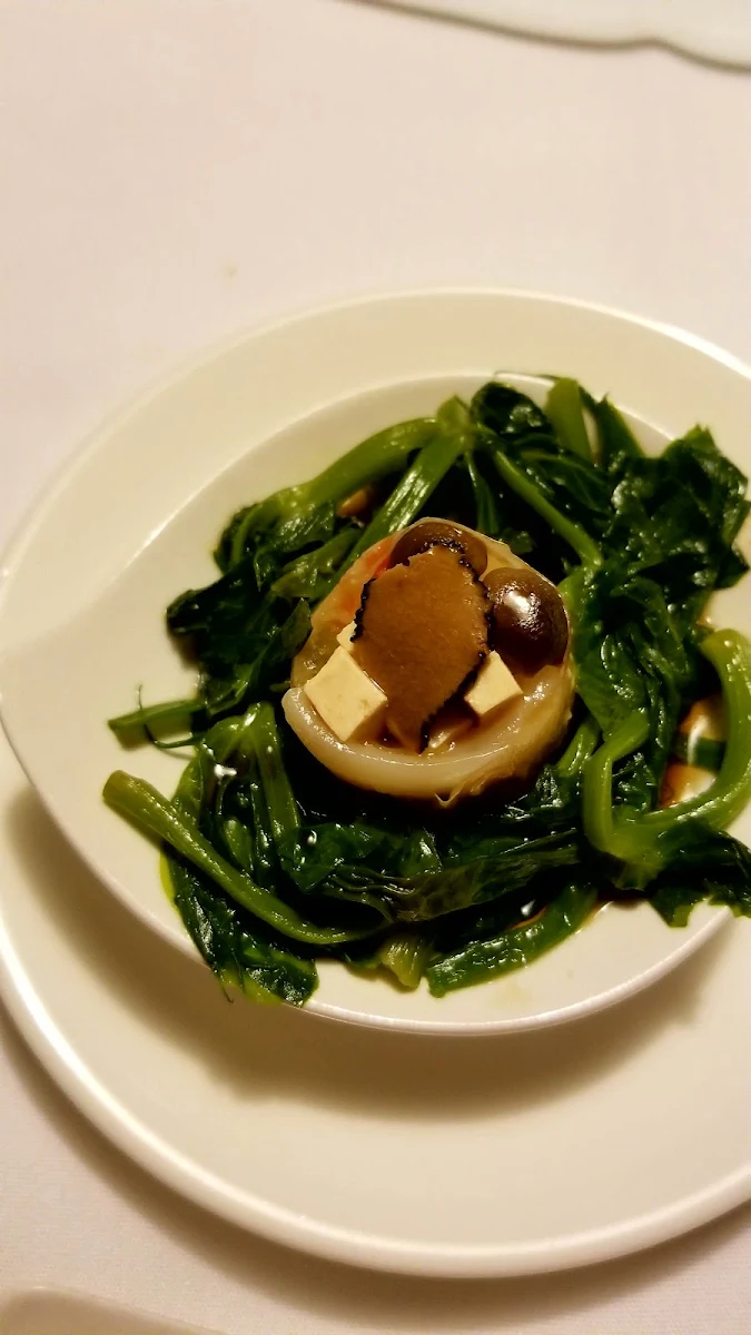 Steamed Dumpling of Scallop Bakchoy & Caviar
