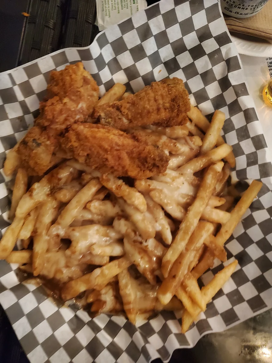 Chicken Wings & Poutine
