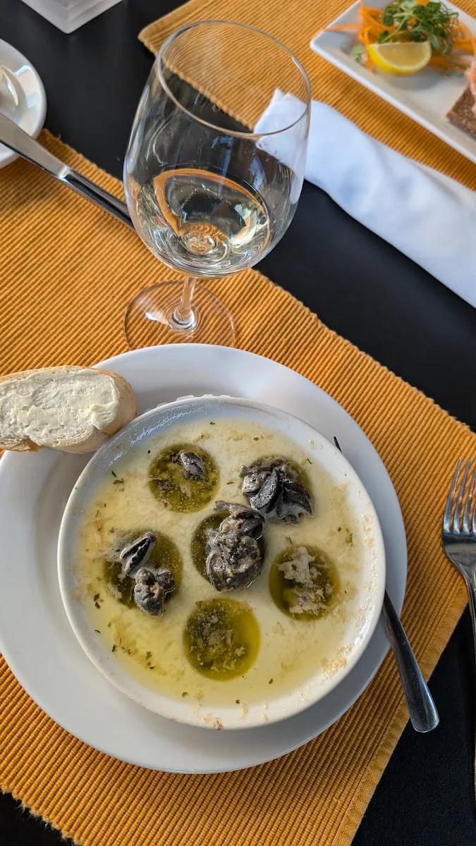 Les Escargots À l'Ail