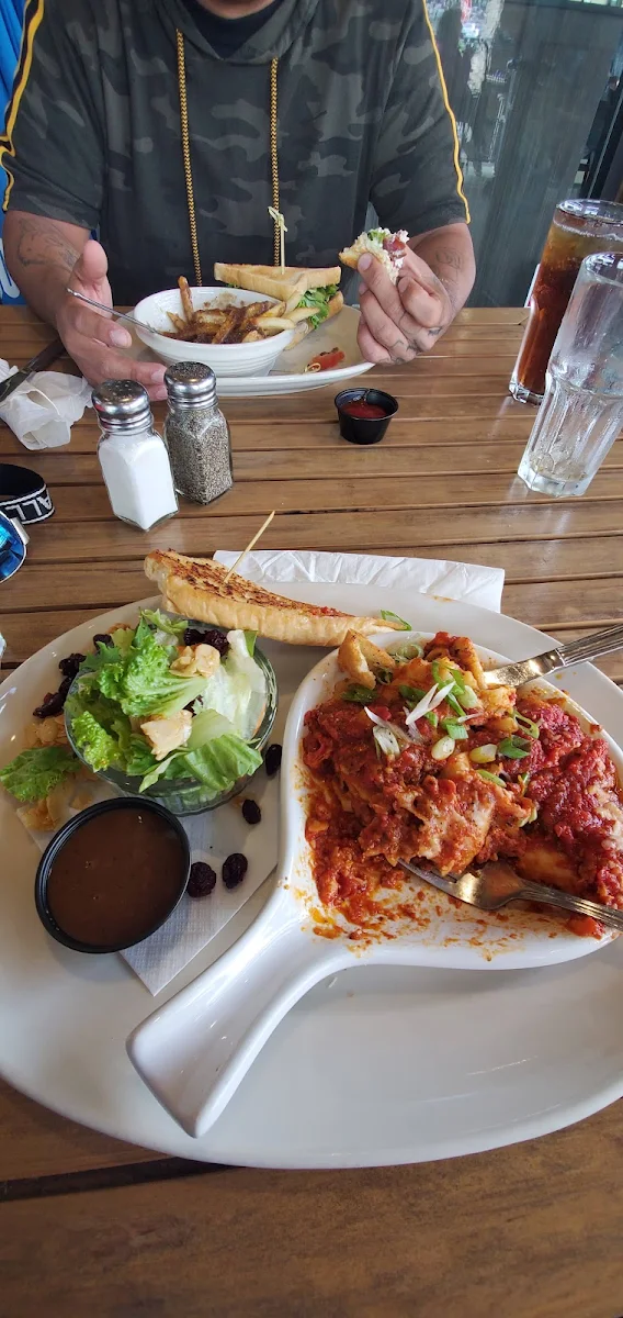 Lasagna Garlic Toast Garden Salad