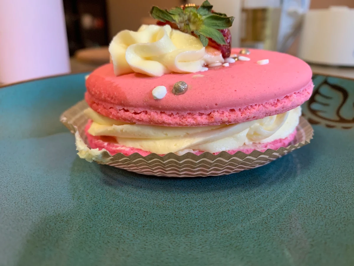 Strawberry French Macaroon