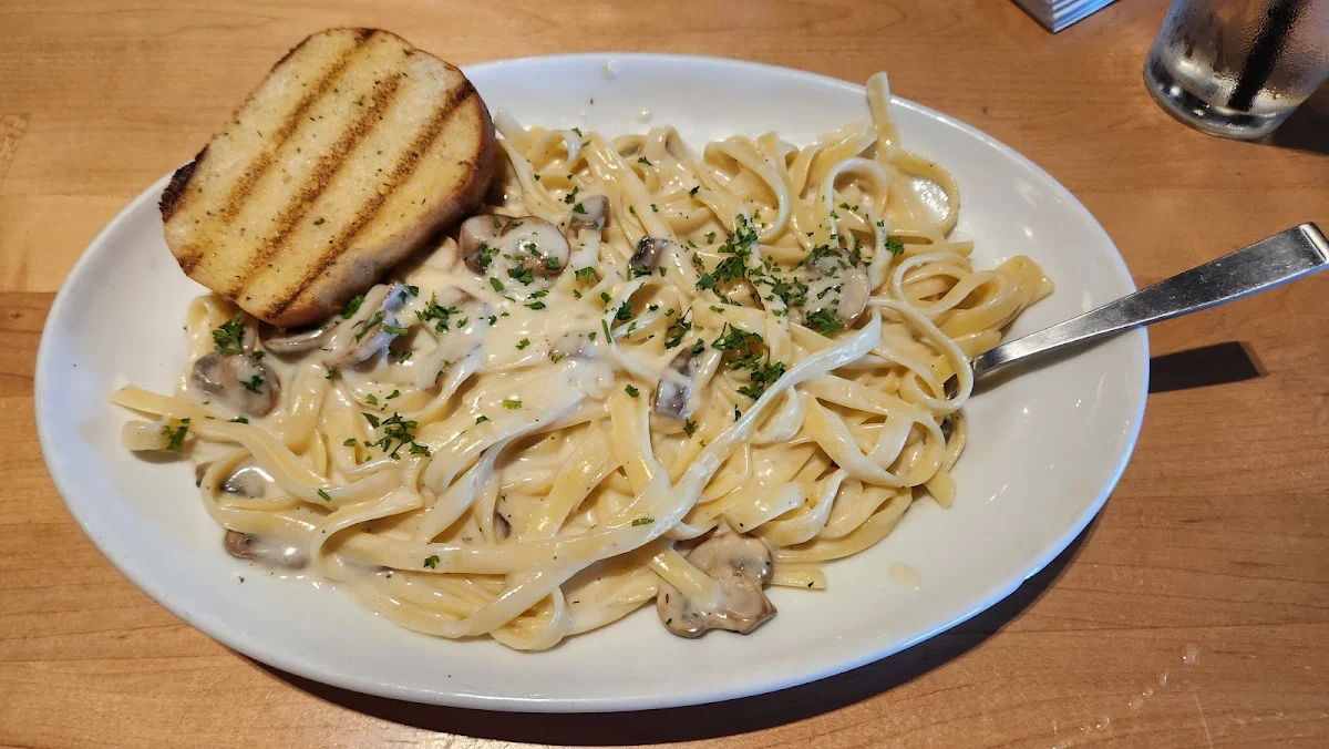 Fettuccine Creamy Alfredo with Mushrooms