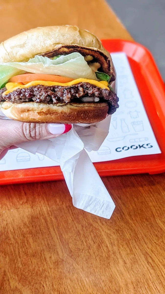 Burger, COOKS Restaurant