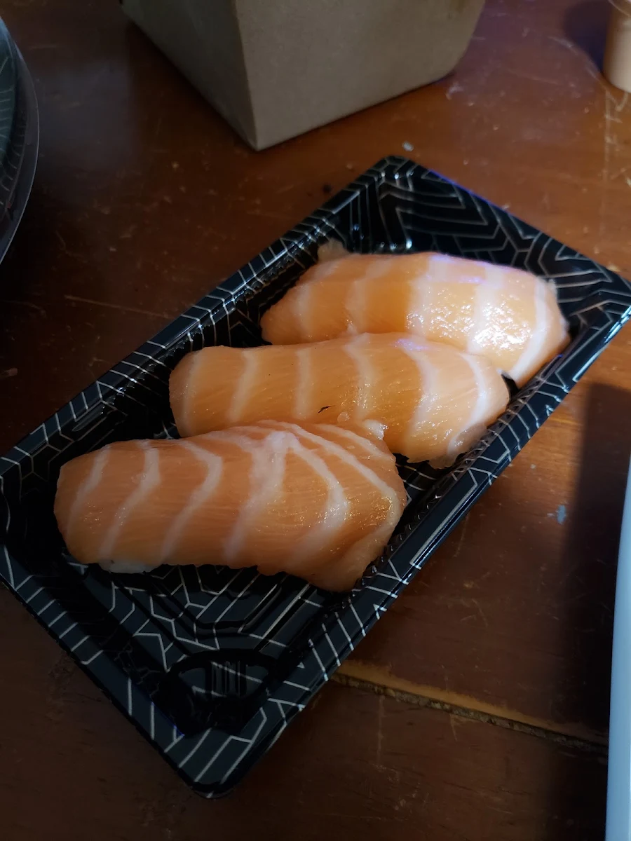 Salmon Nigiri 3