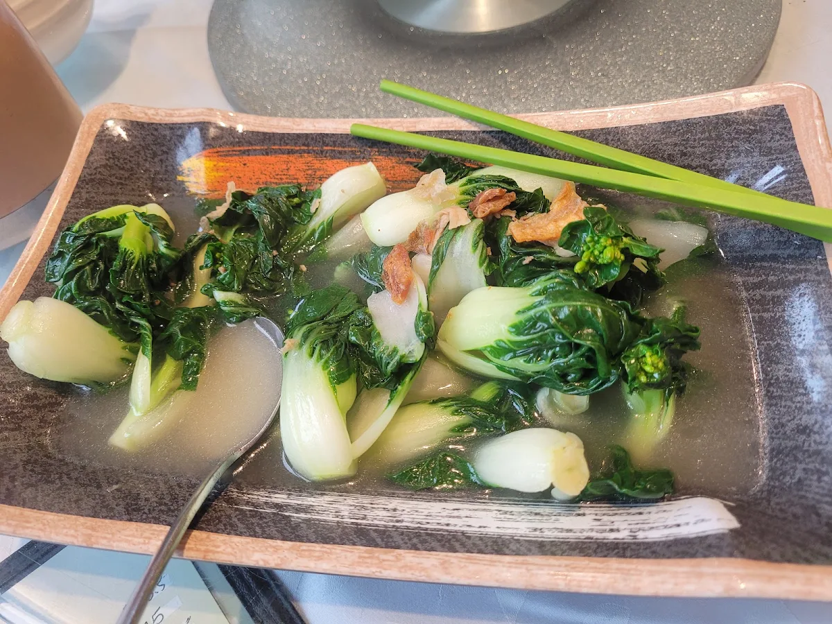 Baby Bok Choy in Rich Broth