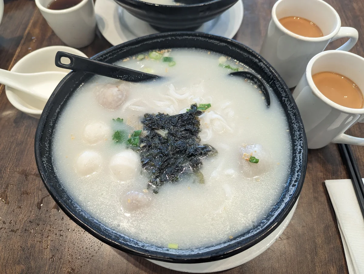 Fish Ball & Fish Dumpling w Rice Noodle in Soup