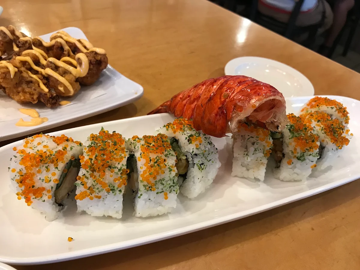 Lobster Roll 8 pcs, Kinjo Sushi & Grill