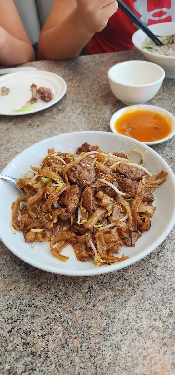 Shanghai Style Fried Thick Noodles