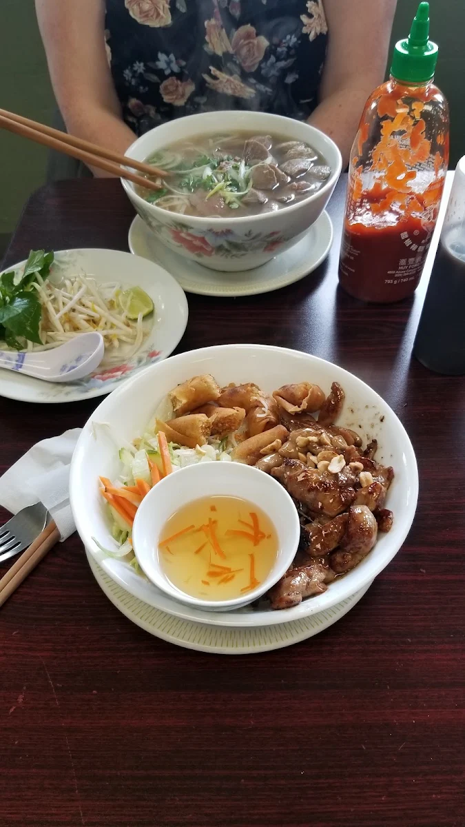 Vermicelli Noodles with Lemongrass Chicken