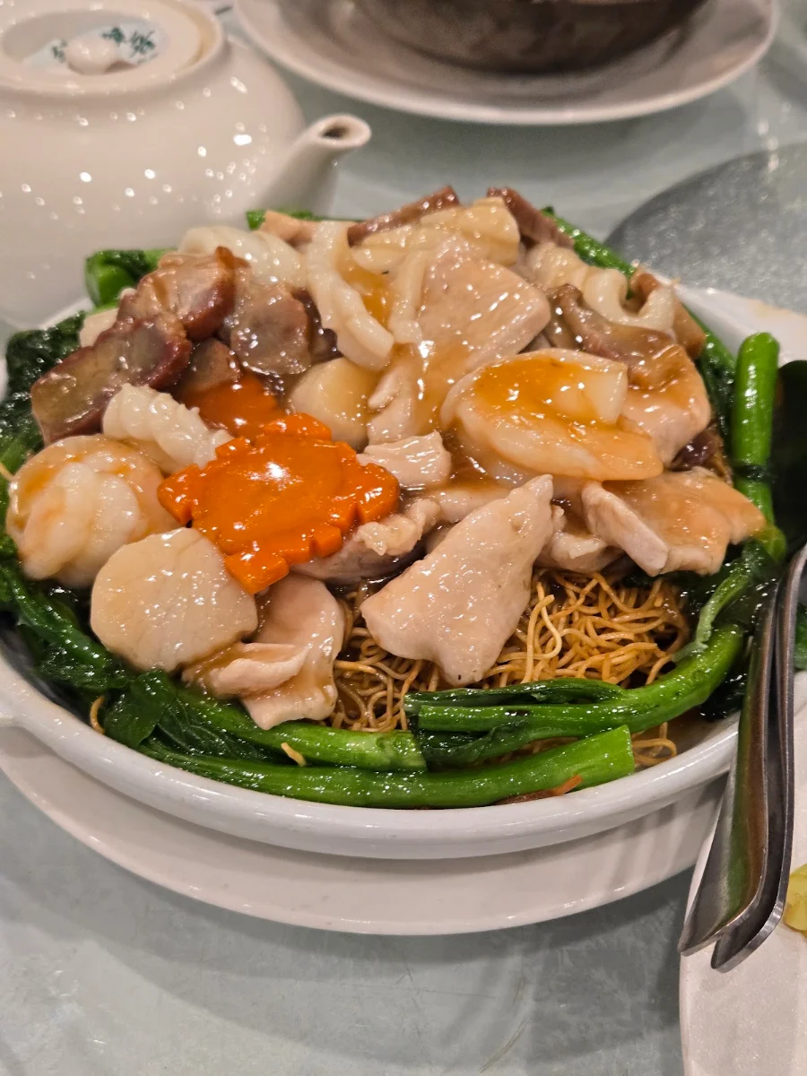 House Special Stir Fried Noodles with Seafood