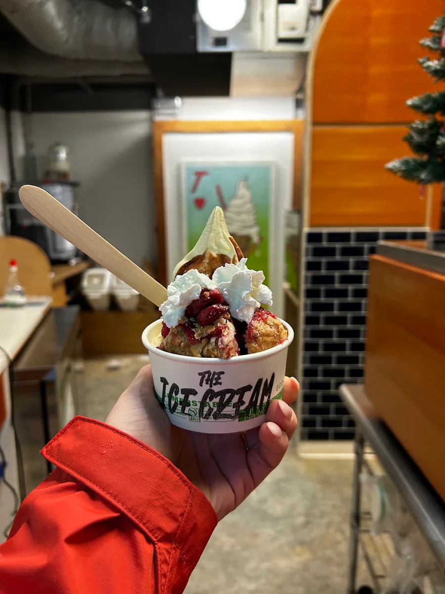 Vanilla with Pie and Hot Fudge