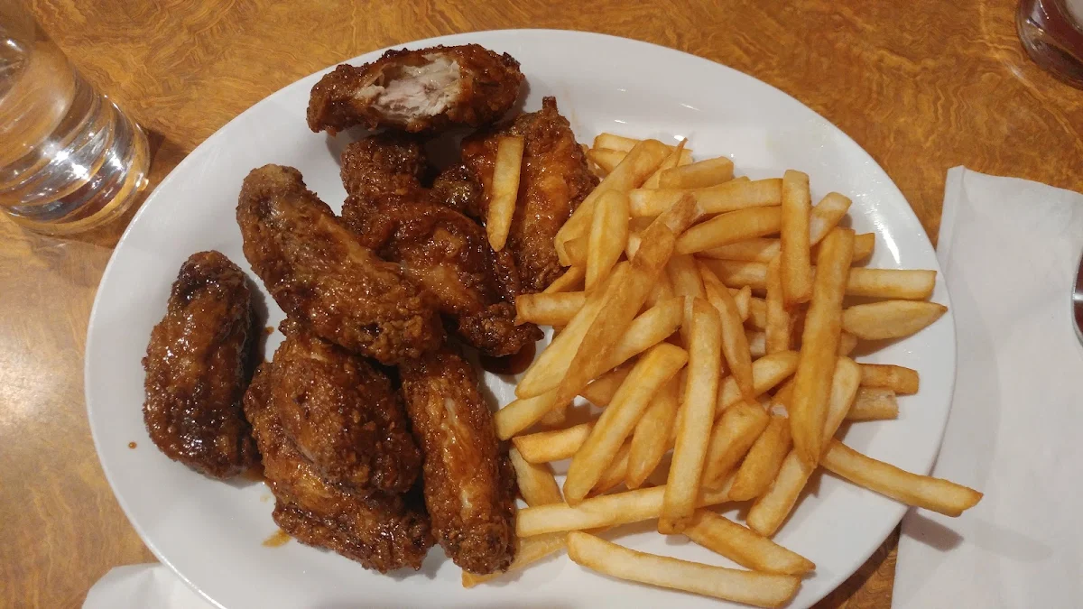 Chicken Wings with Fries