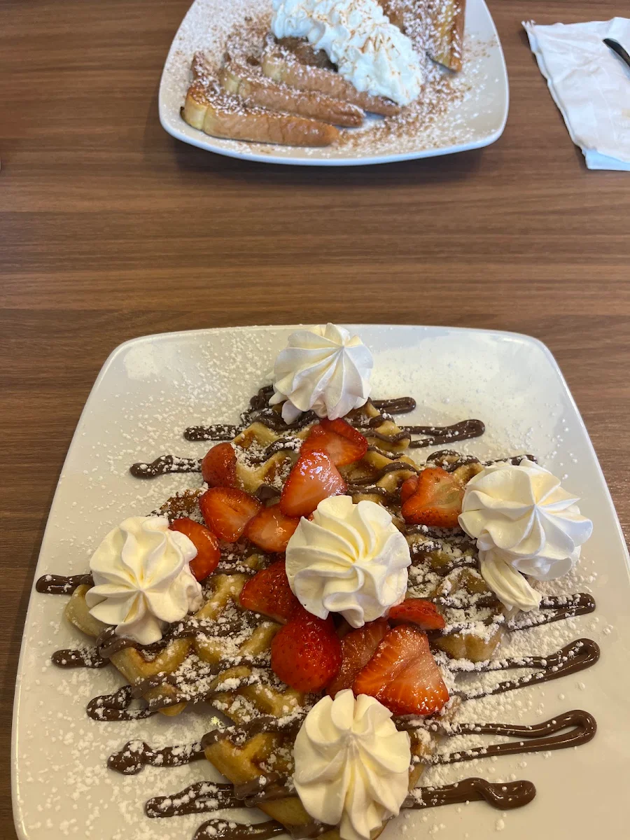 Gluten Friendly Waffle with Nutella & Strawberry